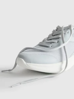 Active-Sneaker aus Netzstoff