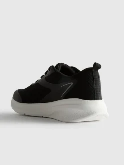 Active-Sneaker aus Netzstoff