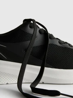 Active-Sneaker aus Netzstoff