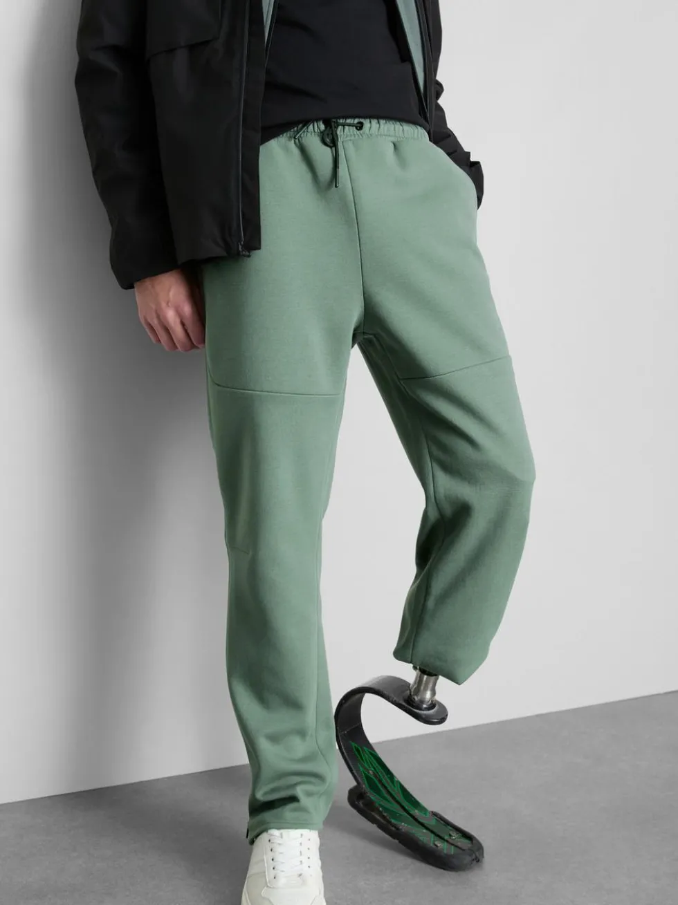 Adaptive Jogginghose mit Einsätzen