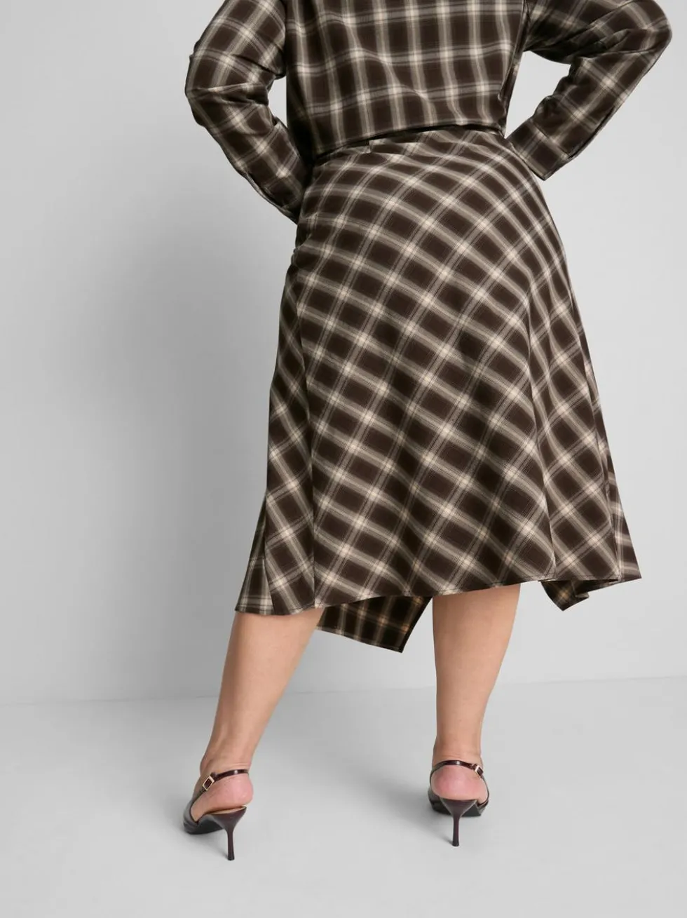 Asymmetrischer „By Coleen“ Midirock mit Karomuster