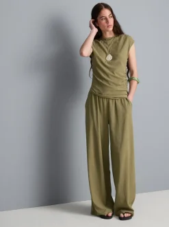 Asymmetrisches Top in Knitteroptik