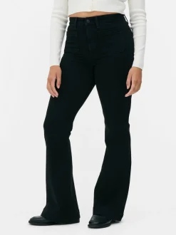 Ausgestellte Jeans mit mittelhohem Bund