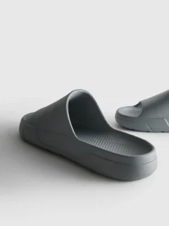 Badesandalen mit dicker Sohle