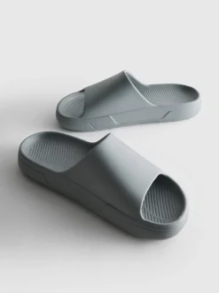 Badesandalen mit dicker Sohle