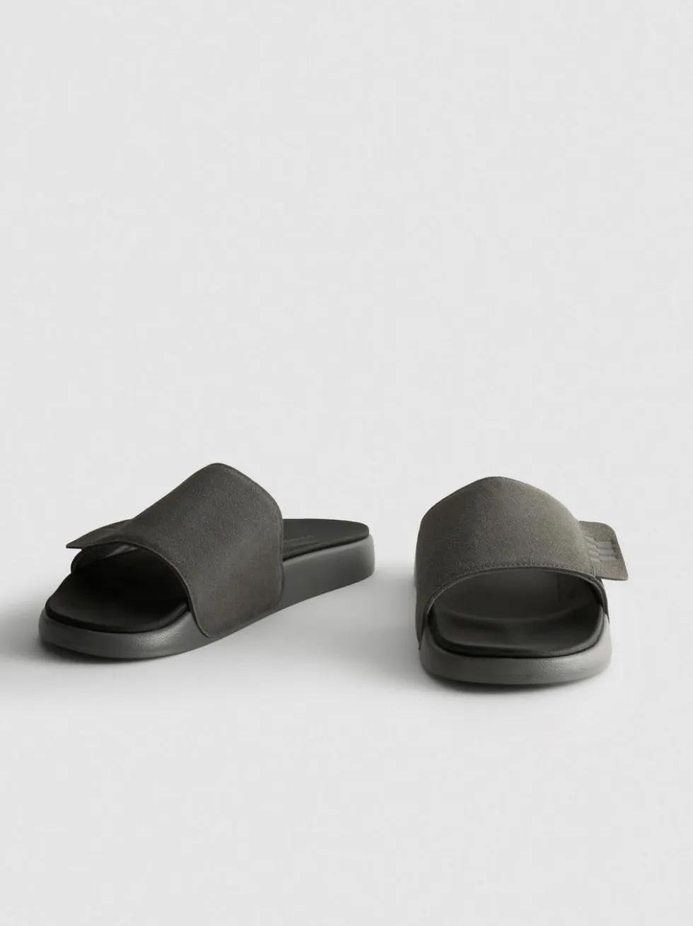 Badesandalen mit dicker Sohle
