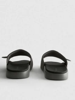Badesandalen mit dicker Sohle