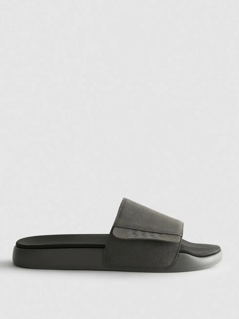 Badesandalen mit dicker Sohle
