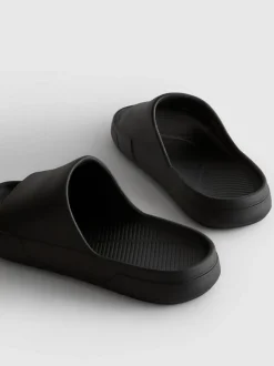 Badesandalen mit dicker Sohle