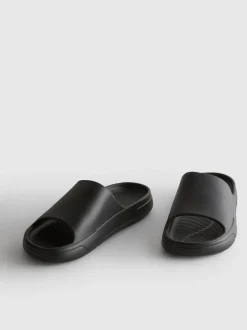 Badesandalen mit dicker Sohle
