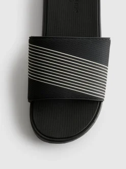 Badesandalen mit einzelnem Riemen