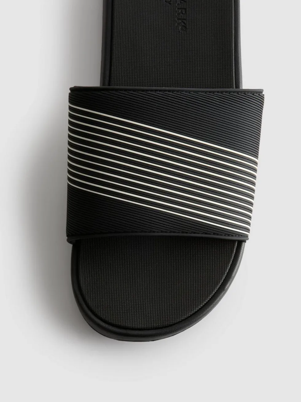 Badesandalen mit einzelnem Riemen