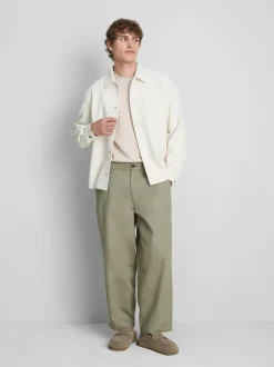 Baggy-Chinohose mit mittlerer Leibhöhe