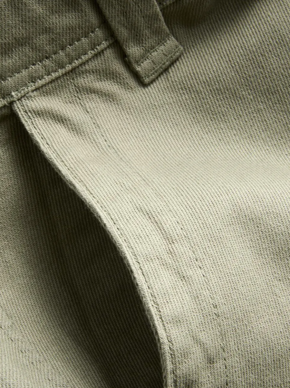 Baggy-Chinohose mit mittlerer Leibhöhe
