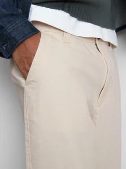 Baggy-Chinohose mit mittlerer Leibhöhe