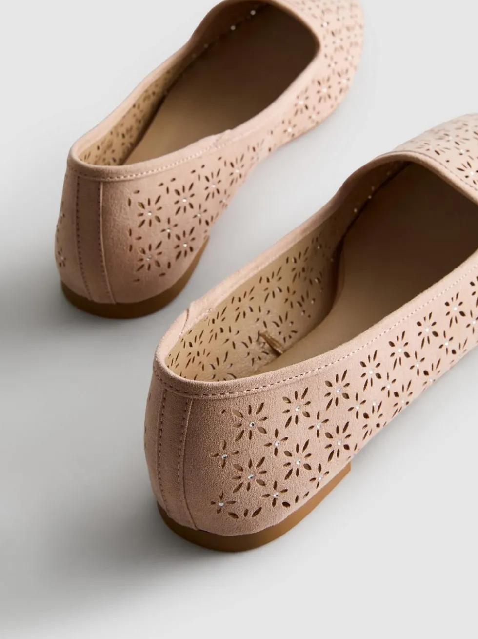 Ballerinas mit Cut-outs