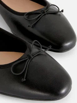 Ballerinas mit Schleife