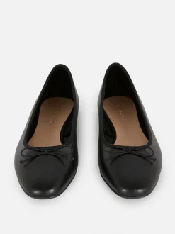 Ballerinas mit Schleife