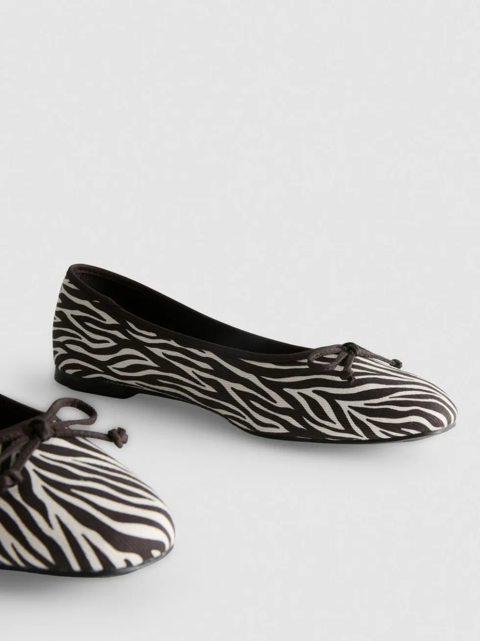 Ballerinas mit Schleife
