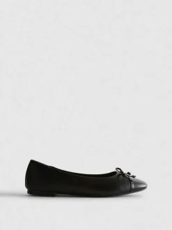 Ballerinas mit Zehenkappe
