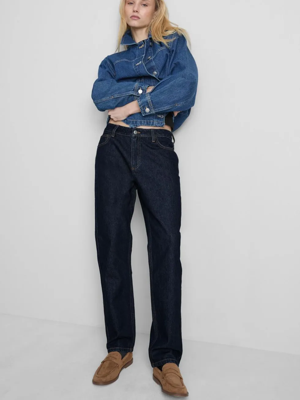 Baumwoll-Denim-Jeans mit mittlerer Leibhöhe und geradem Bein