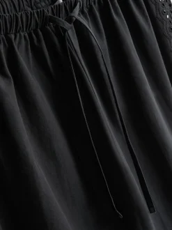 Baumwollhose mit weitem Bein und Lochstickerei