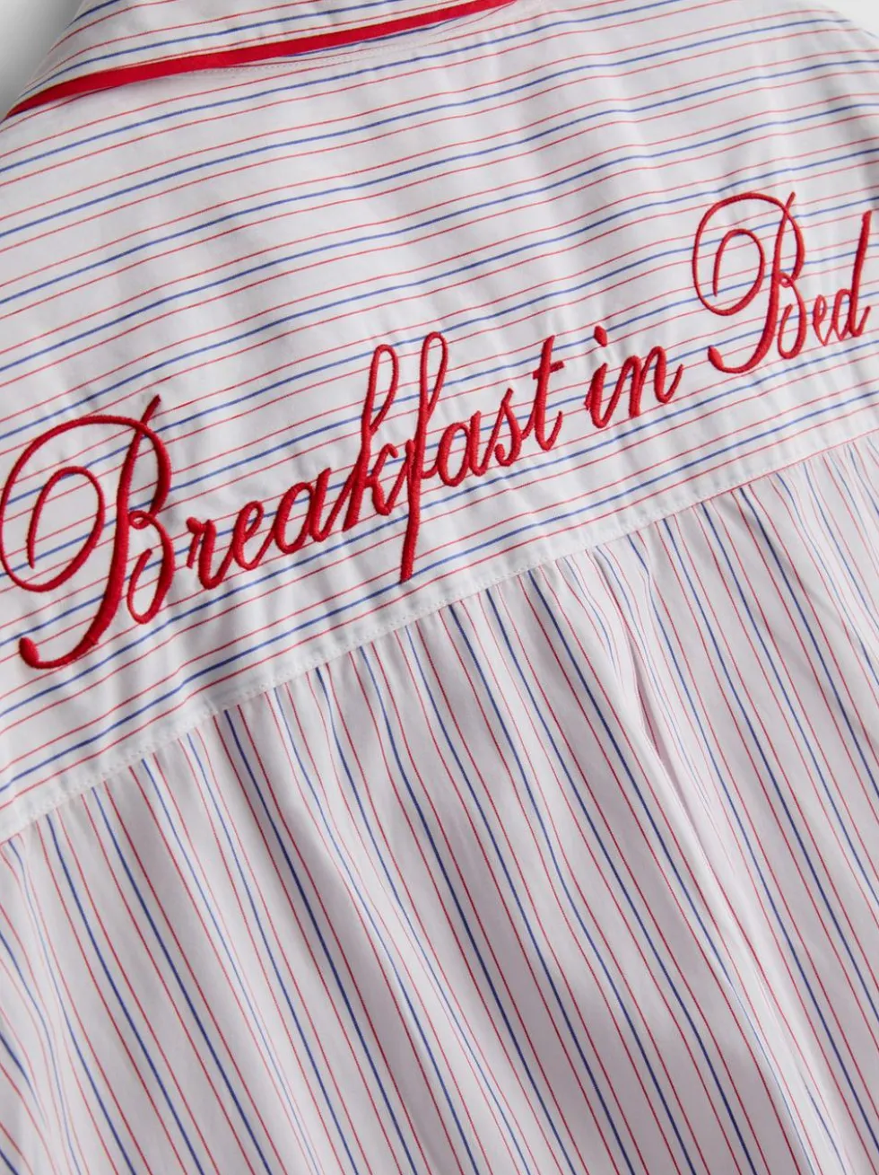 Baumwoll-Schlafanzughemd mit Breakfast in Bed-Stickerei