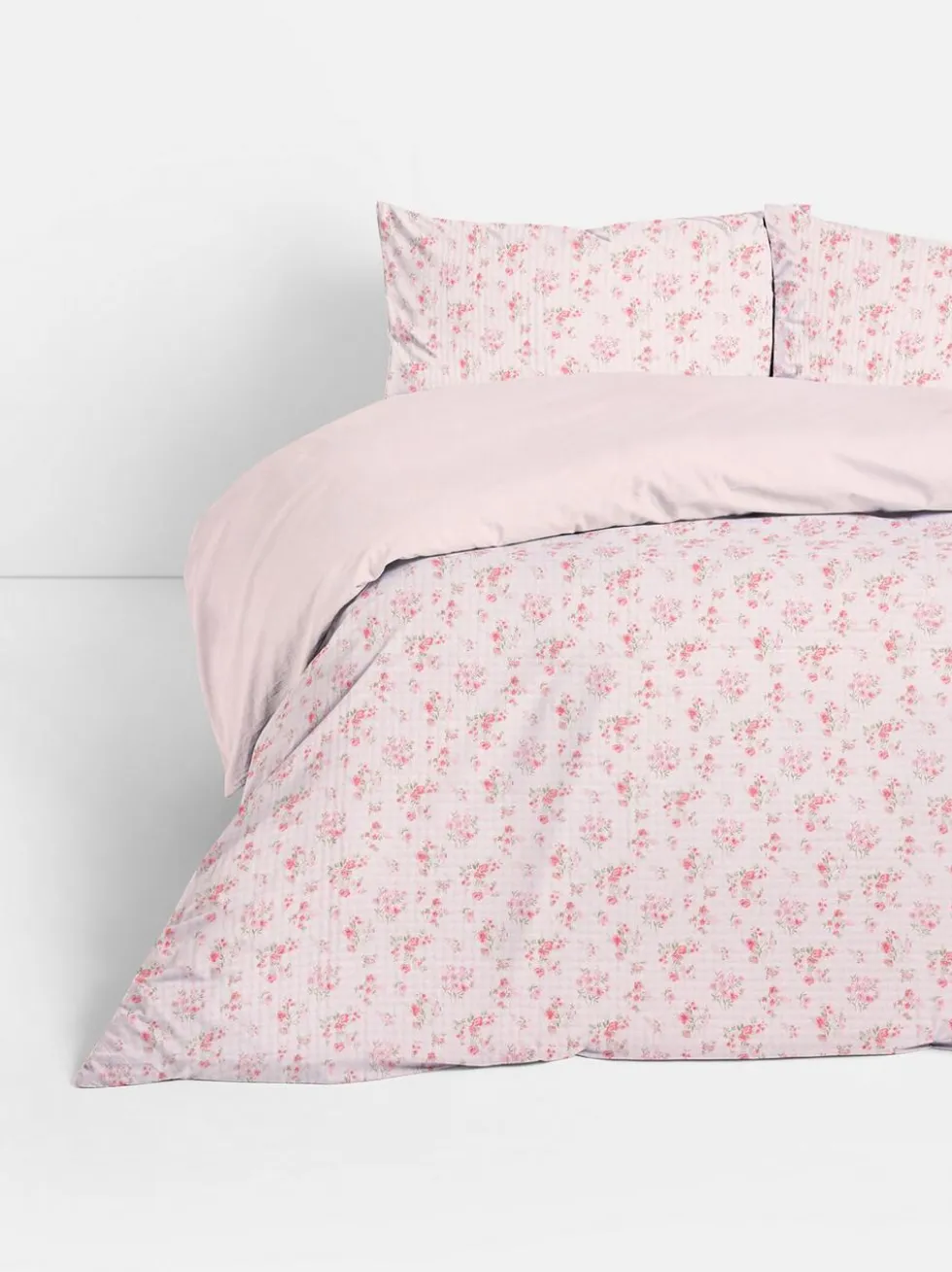 Bettwäscheset mit Ultraschall-Steppung und Blümchenmuster, Doppelbett