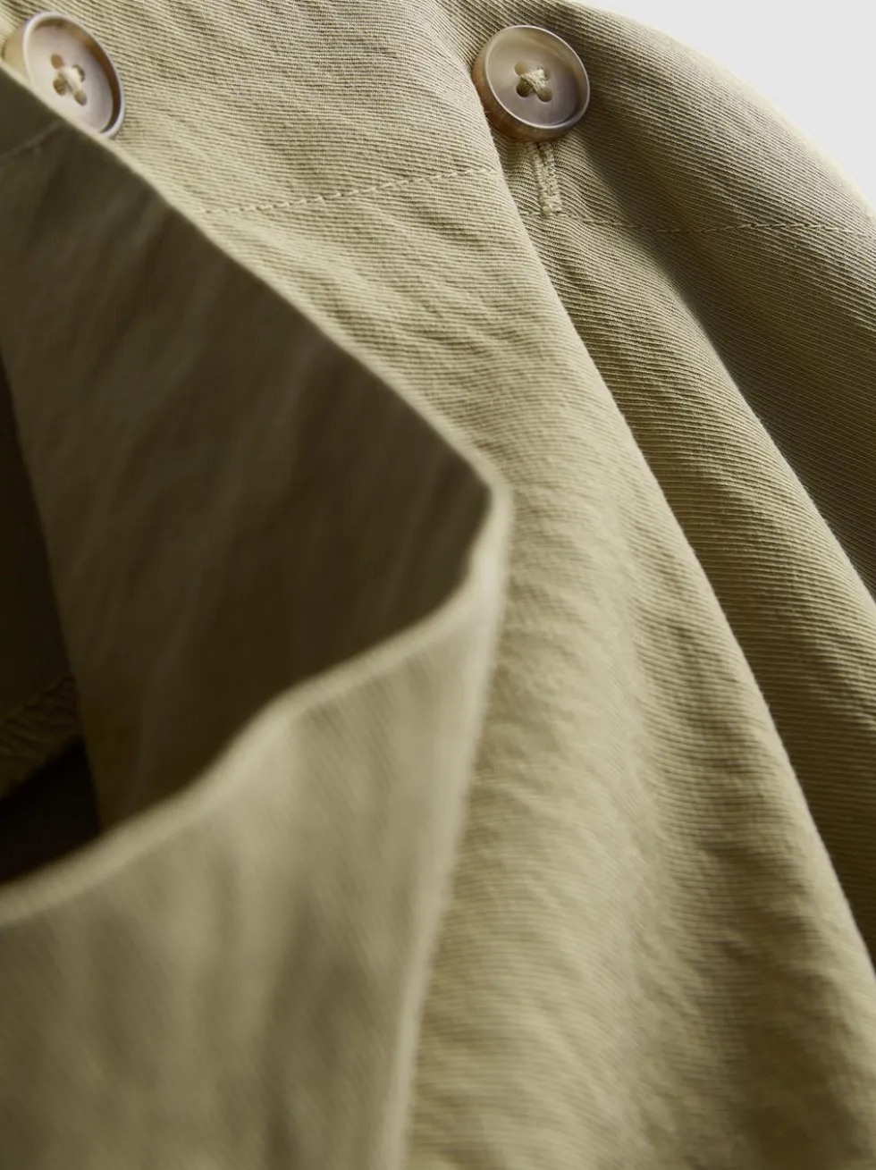 Bluse zum seitlichen Binden mit Wasserfallausschnitt
