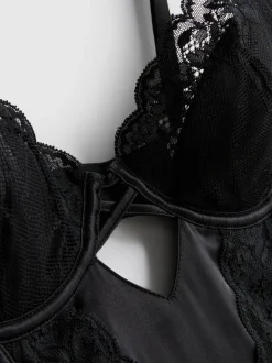Body aus Netzstoff und Spitze mit Bügeln