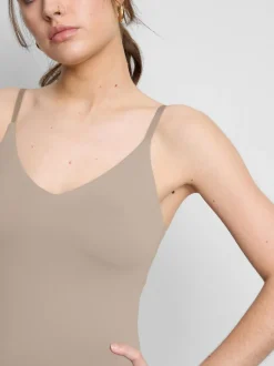 Body mit Trägern und V-Ausschnitt