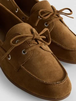 Bootsschuhe mit Schnürsenkeln