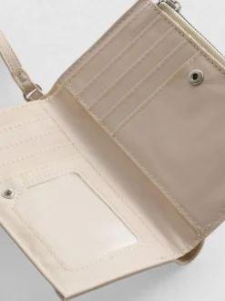 Brieftasche mit Nieten
