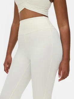 Butterweiche Leggings mit ausgestelltem Bein