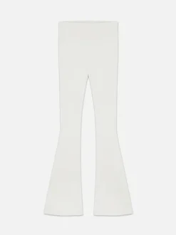 Butterweiche Leggings mit ausgestelltem Bein