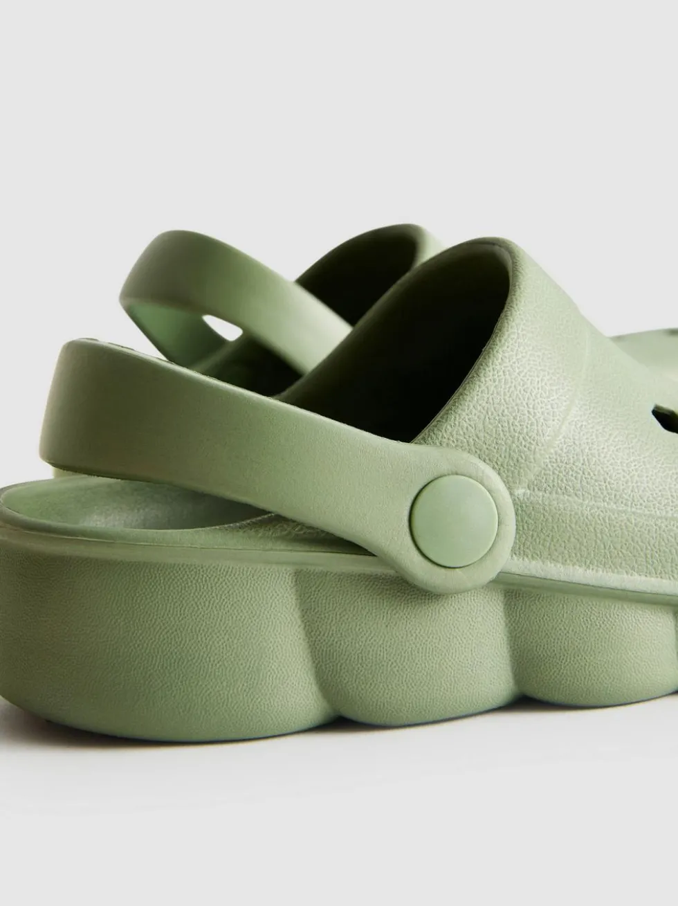 Clogs mit dicker Sohle