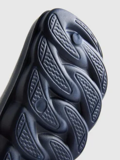 Clogs mit Fersenriemchen