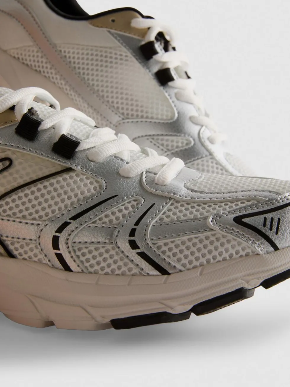 Dad-Sneaker mit dicker Sohle