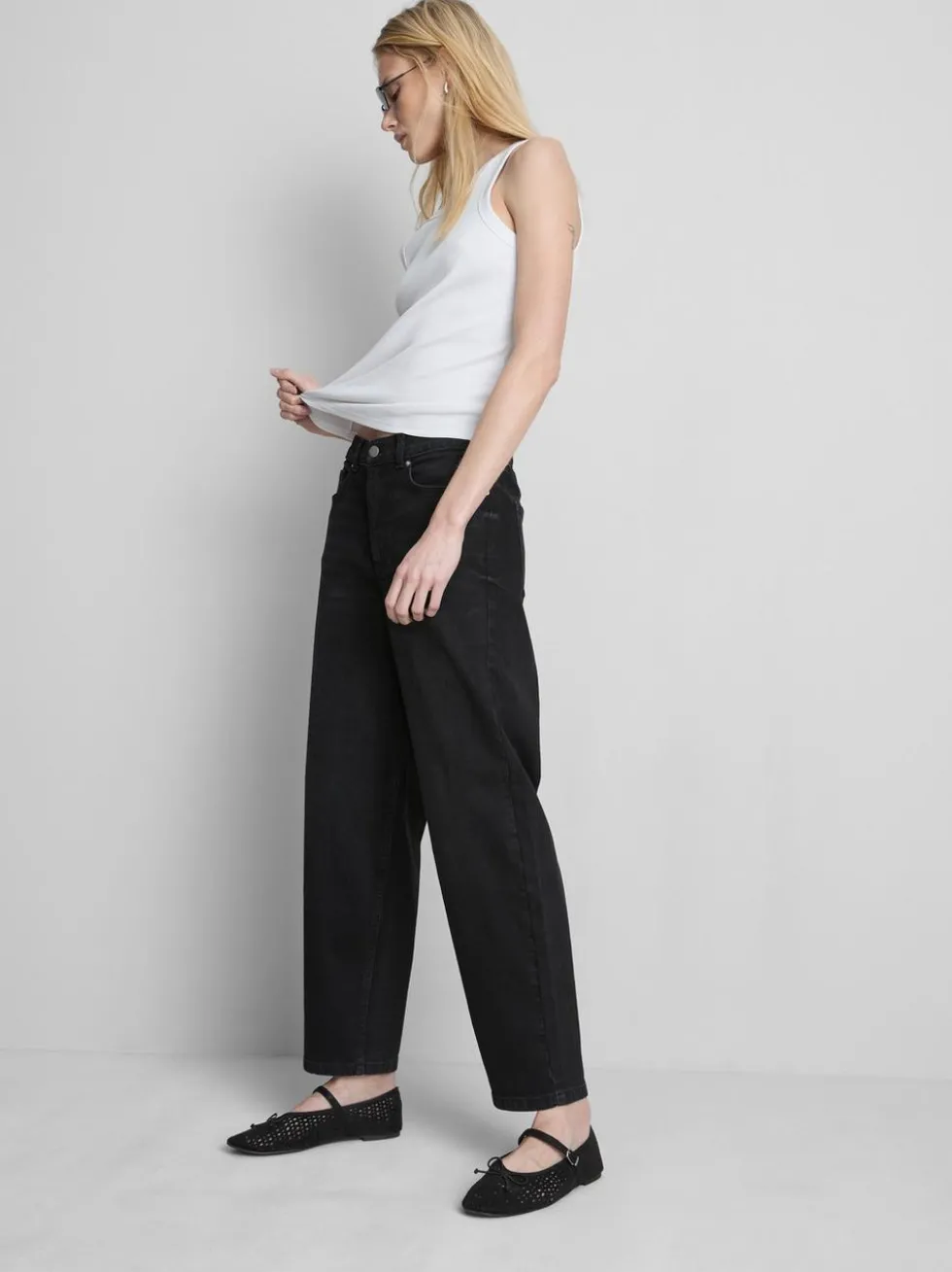 Denim-Jeans mit hohem Bund und konischer Form