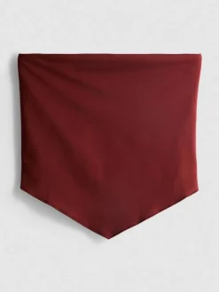 Ein Bandeau-Top mit spitzem Saum