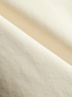 Ein Bandeau-Top mit spitzem Saum