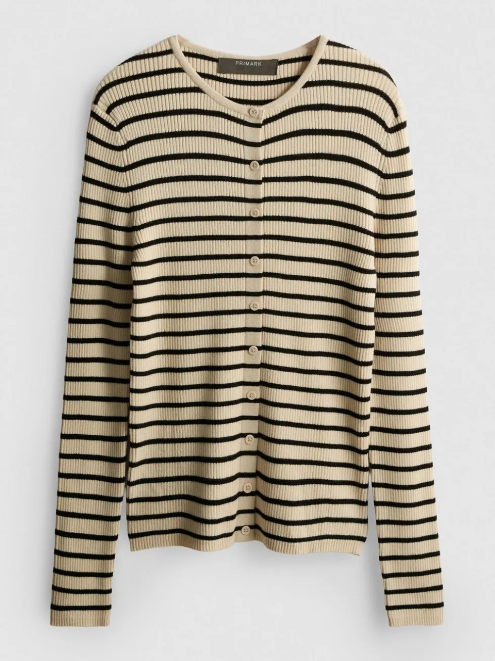Ein gerippter Cardigan mit Rundhalsausschnitt