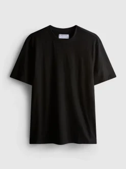 Ein Regular-Fit-T-Shirt mit kurzen Ärmeln und Rundhalsausschnitt