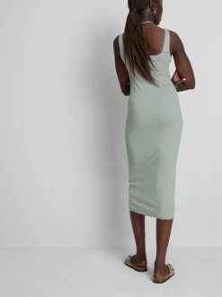 Eng anliegendes Midikleid mit Karree-Ausschnitt