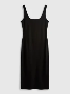 Eng anliegendes Midikleid mit Karree-Ausschnitt