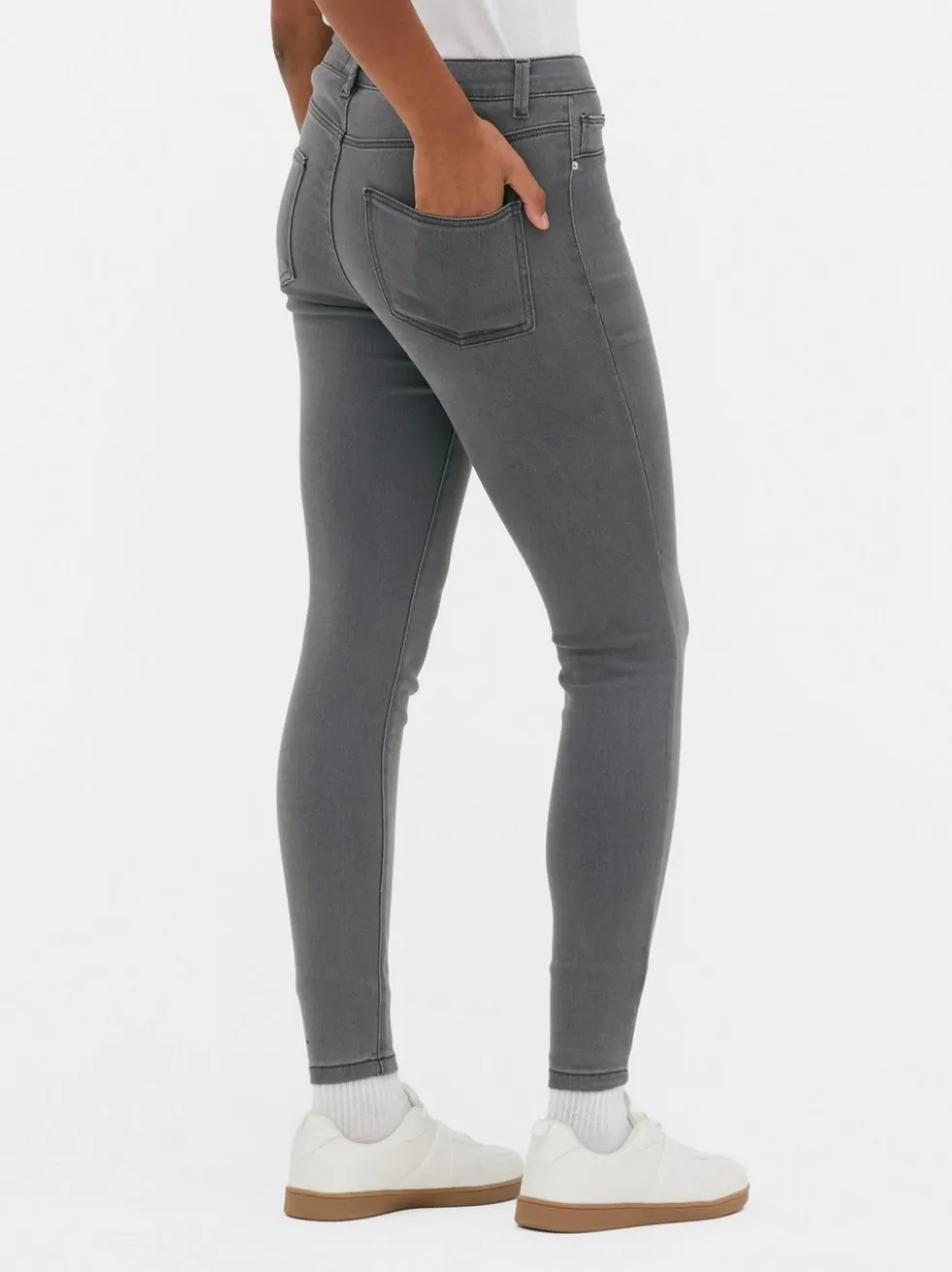 Essential Skinny-Jeans mit mittelhohem Bund | Normale Passform