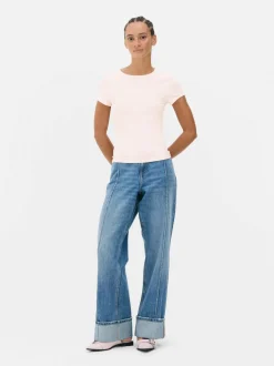 Figurbetontes T-Shirt mit Rundhalsausschnitt