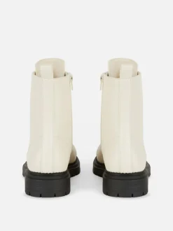 Flache Schnürstiefeletten
