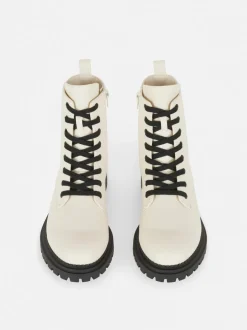 Flache Schnürstiefeletten