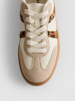 Flatform-Sneaker mit Gummisohle und Leopardenmuster
